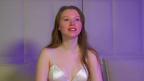 Keira online show from November 19, 6:30 pm