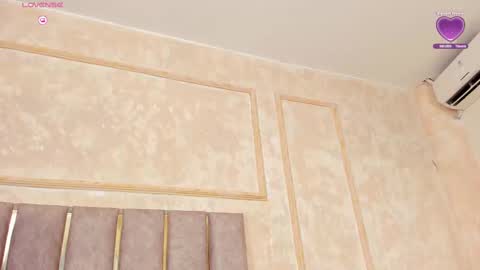 keirahartz online show from February 21, 6:40 am