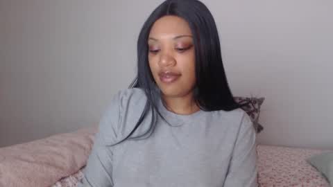 Snapshot of kelliecapri chatting on December 3, 2:36 am Kellie online show from December 3, 2:36 am