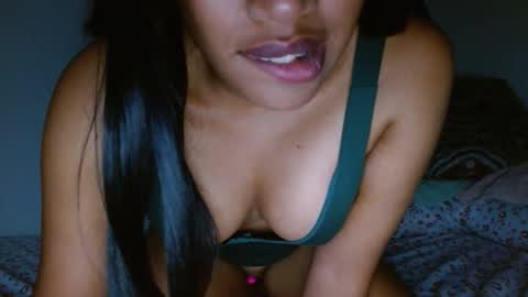 Snapshot of kelliecapri chatting on December 10, 11:30 pm Kellie online show from December 10, 11:30 pm