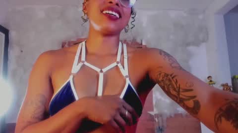 kelly__thomson online show from January 2, 10:01 pm