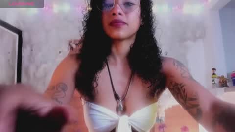 kelly__thomson online show from February 2, 12:13 pm