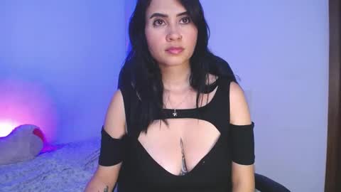 Snapshot of kelly_richardson1 chatting on December 10, 12:17 am elena online show from December 10, 12:17 am