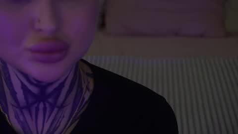 Snapshot of kellybabbe chatting on November 4, 1:43 pm Kelly online show from November 4, 1:43 pm