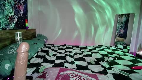 Kelly online show from December 2, 8:19 am