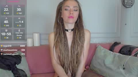 Snapshot of kellyfouler chatting on December 8, 7:32 pm KellyFouler online show from December 8, 7:32 pm