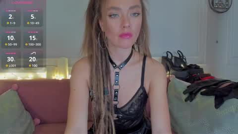 Snapshot of kellyfouler chatting on February 7, 1:53 pm KellyFouler online show from February 7, 1:53 pm