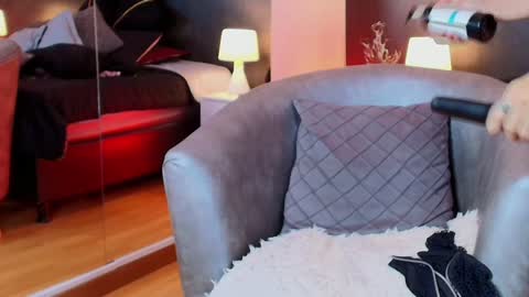 Kelly  online show from January 3, 2:10 am