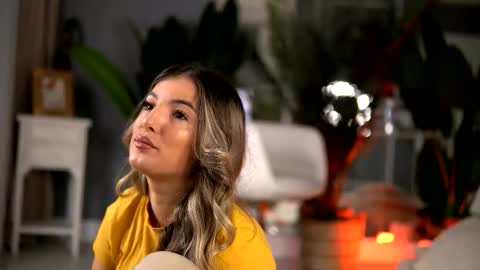 Snapshot of kellymathews chatting on October 31, 1:50 am Denise online show from October 31, 1:50 am