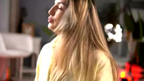 Snapshot of kellymathews chatting on November 18, 2:50 am Denise online show from November 18, 2:50 am