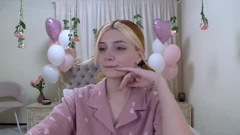 Kelly Stoneys online show from February 18, 6:37 pm