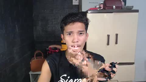 Snapshot of ken_bigcockxx chatting on February 18, 10:38 am Ken online show from February 18, 10:38 am