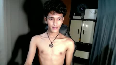 Snapshot of ken_bigcockxx chatting on October 27, 6:45 pm Ken online show from October 27, 6:45 pm