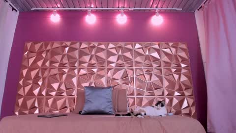 Kendall online show from December 23, 1:56 pm