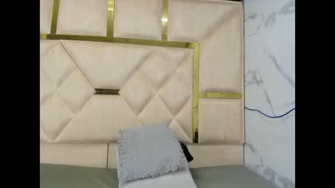 Snapshot of kendall69__ chatting on October 14, 2:40 pm kendall69__ online show from October 14, 2:40 pm