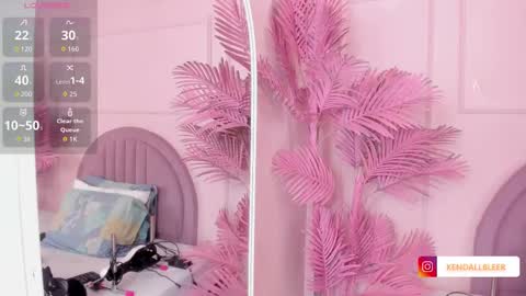 kendallbleer online show from October 31, 12:06 pm