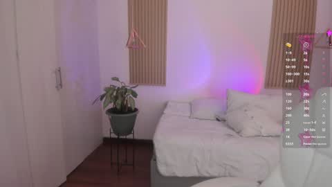 Kendall  online show from September 23, 8:12 pm