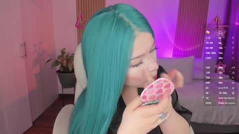 Kendall  online show from October 19, 8:09 pm