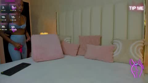 Kendal  online show from November 30, 2:32 pm