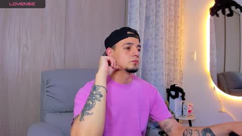 kendel_dimitri online show from October 24, 4:31 am