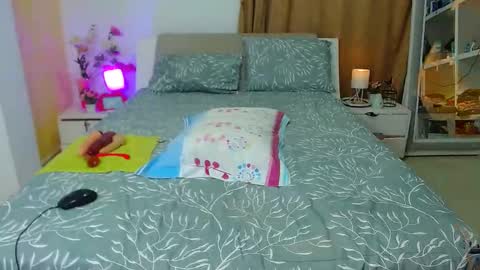 kendralove online show from March 11, 2:10 am