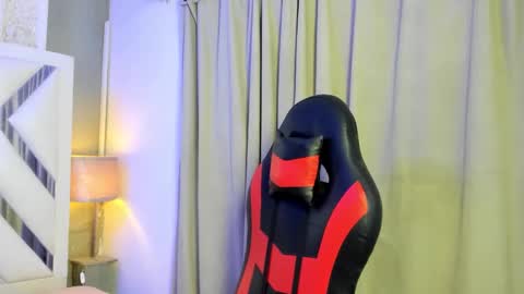 kenix online show from November 18, 7:40 pm