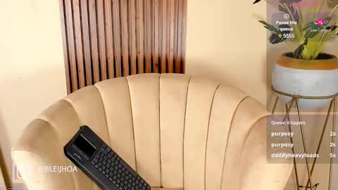 Snapshot of kenykitty chatting on December 17, 10:44 am Keny Kitty Onlyfans Kenayfoxx online show from December 17, 10:44 am