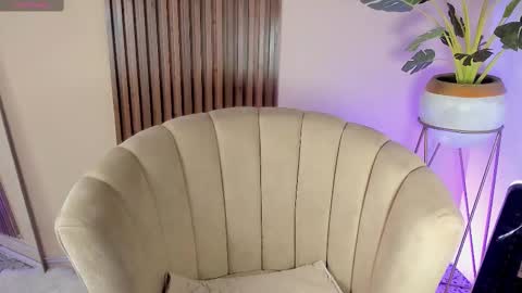 Snapshot of kenykitty chatting on February 18, 5:09 am Keny Kitty Onlyfans Kenayfoxx online show from February 18, 5:09 am