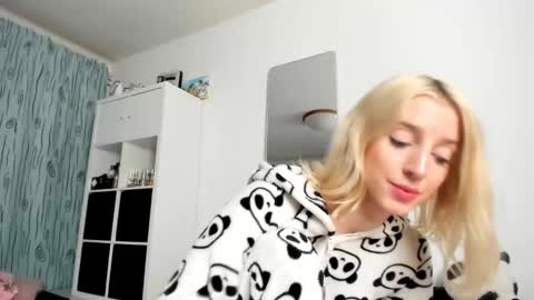 Kenzie online show from October 19, 3:18 am