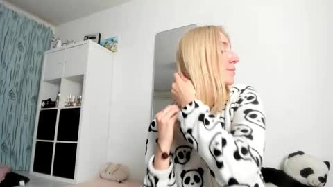 Kenzie online show from October 25, 6:02 pm