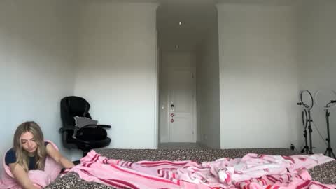 kenziesmithh online show from September 9, 3:11 pm