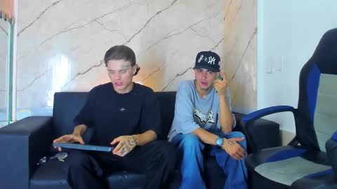 kevinperlas_ online show from November 16, 8:25 pm