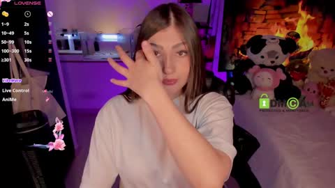 Snapshot of khionebesset chatting on December 7, 7:27 am Khi. online show from December 7, 7:27 am