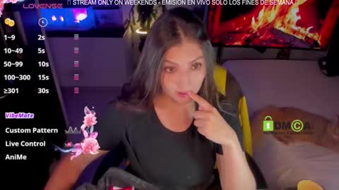 Snapshot of khionebesset chatting on December 21, 8:43 am Khi. online show from December 21, 8:43 am