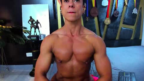 Snapshot of khloe_rossich chatting on October 2, 6:37 pm online show from October 2, 6:37 pm