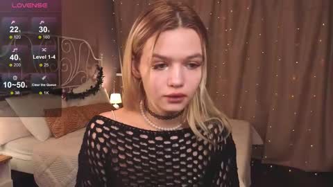 Snapshot of kiana_vision chatting on December 16, 5:56 am Kiana online show from December 16, 5:56 am