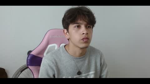 Snapshot of kianryu chatting on January 28, 11:28 pm Adrian Chlloe online show from January 28, 11:28 pm