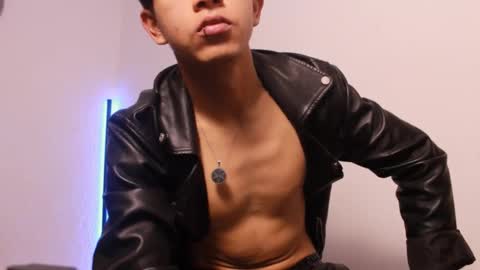 Snapshot of kianryu chatting on October 24, 8:05 pm Adrian Chlloe online show from October 24, 8:05 pm