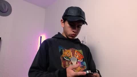 Snapshot of kianryu chatting on November 11, 1:33 pm Adrian Chlloe online show from November 11, 1:33 pm