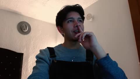 Snapshot of kianryu chatting on November 13, 2:43 am Adrian Chlloe online show from November 13, 2:43 am