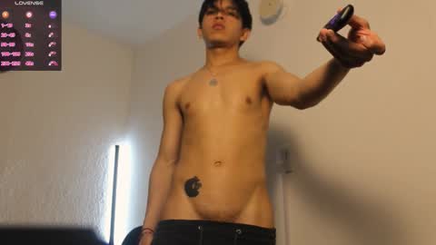 Snapshot of kianryu chatting on November 22, 9:58 pm Adrian Chlloe online show from November 22, 9:58 pm