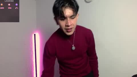 Snapshot of kianryu chatting on November 27, 3:25 pm Adrian Chlloe online show from November 27, 3:25 pm