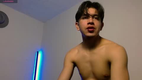 Snapshot of kianryu chatting on December 16, 1:32 am Adrian Chlloe online show from December 16, 1:32 am