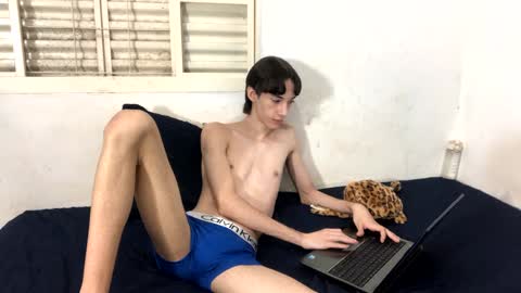 Snapshot of kiantwink chatting on December 3, 7:22 pm kiantwink online show from December 3, 7:22 pm