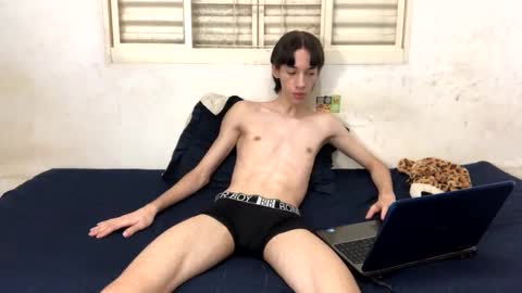 Snapshot of kiantwink chatting on December 10, 8:49 pm kiantwink online show from December 10, 8:49 pm