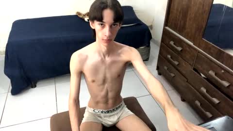 Snapshot of kiantwink chatting on December 12, 6:14 am kiantwink online show from December 12, 6:14 am