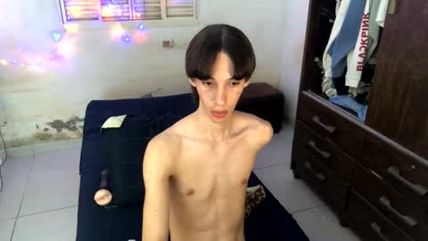 Snapshot of kiantwink chatting on January 4, 8:06 am kiantwink online show from January 4, 8:06 am