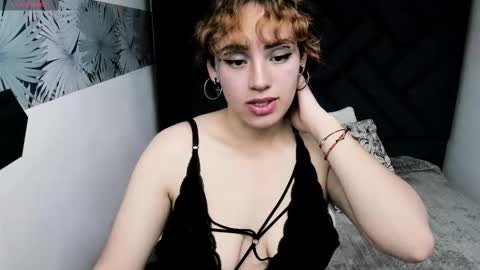 KIARA FOX online show from December 16, 8:25 pm