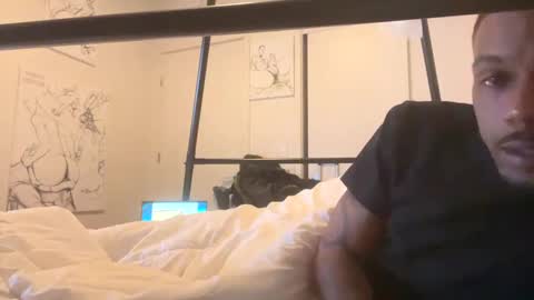 Snapshot of kibrombariu45 chatting on December 12, 10:24 am HunneysPlayRoom online show from December 12, 10:24 am