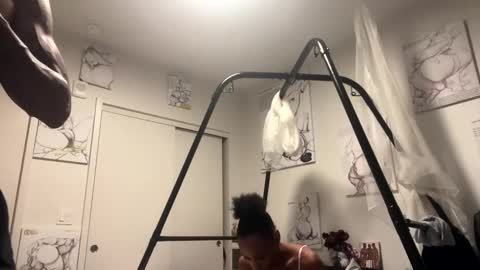 Snapshot of kibrombariu45 chatting on December 23, 9:49 am HunneysPlayRoom online show from December 23, 9:49 am